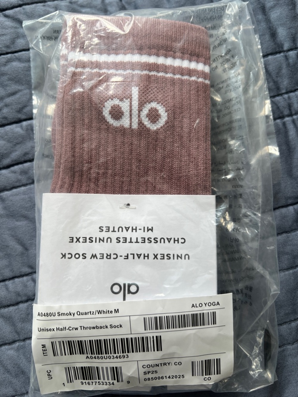 ALO Yoga Smoky Quartz Pink Unisex Half-Crew Socks Size Medium NWT - Picture 4 of 4